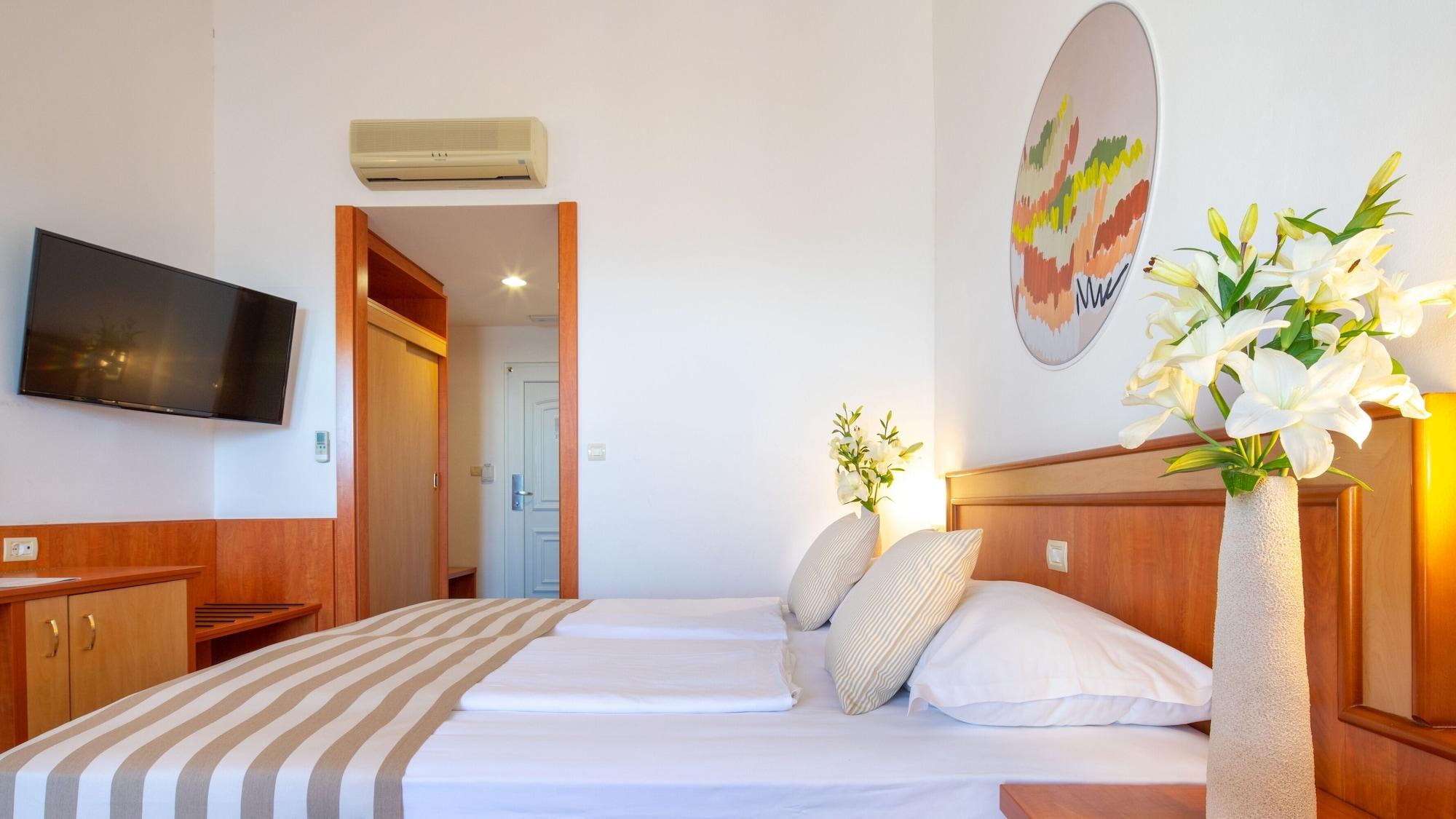 Bluesun Holiday Village Afrodita Tucepi Luaran gambar